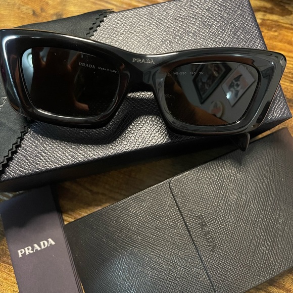 Prada Cat Eye Logo Sunglasses - Authentic - Picture 3 of 11